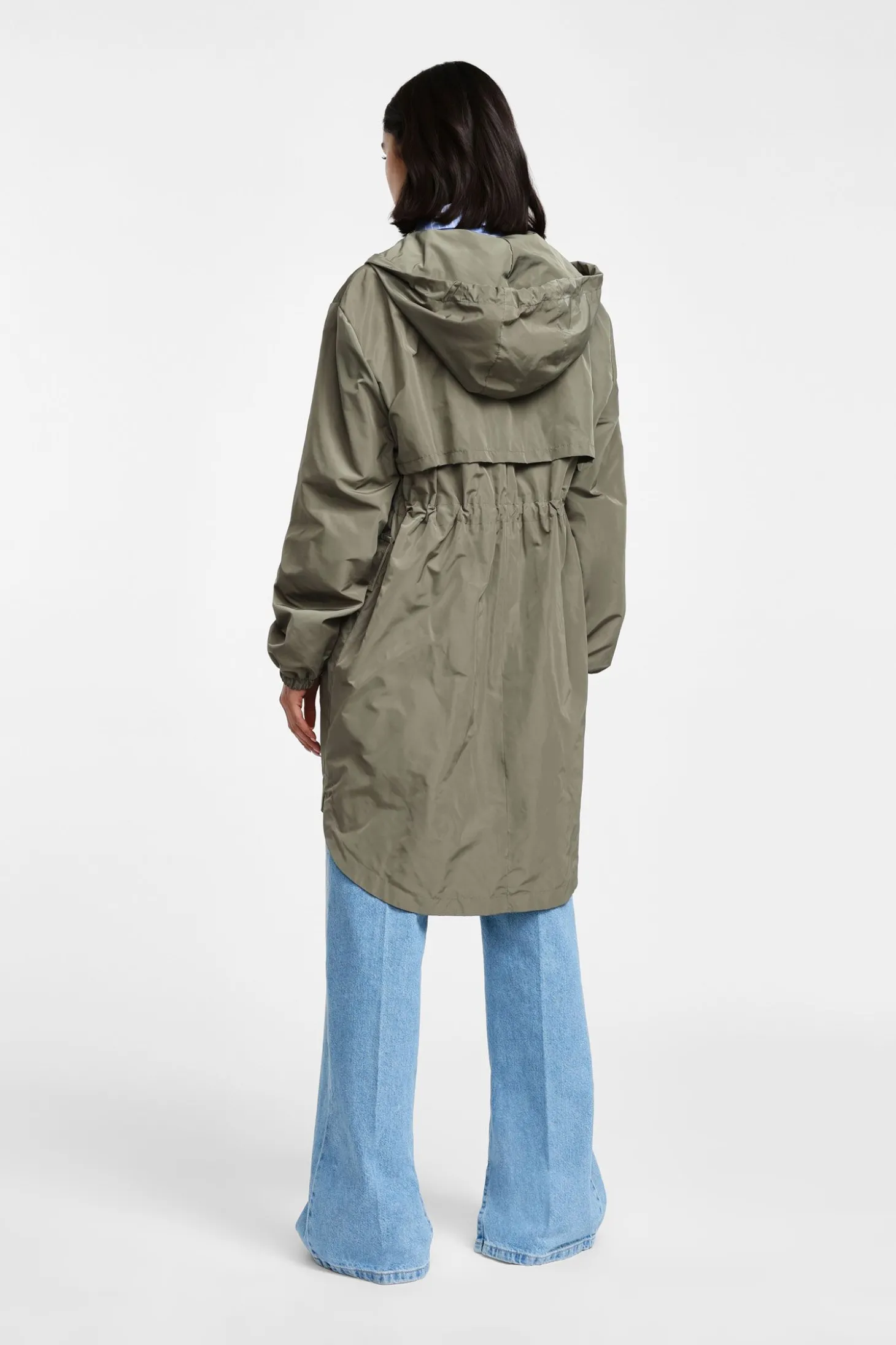 Parka con capucha y cremallera