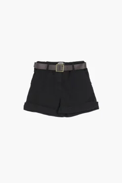 Shorts con cinturón y bolsillos verticales