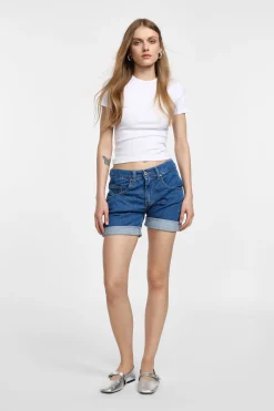 Shorts regulares con dobladillo