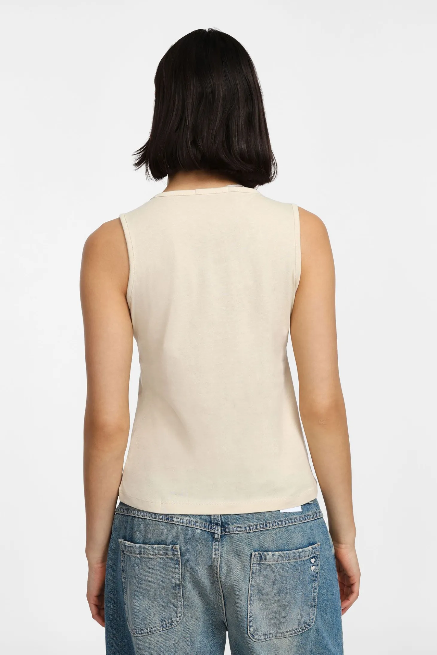 Tank top con botones decorativos