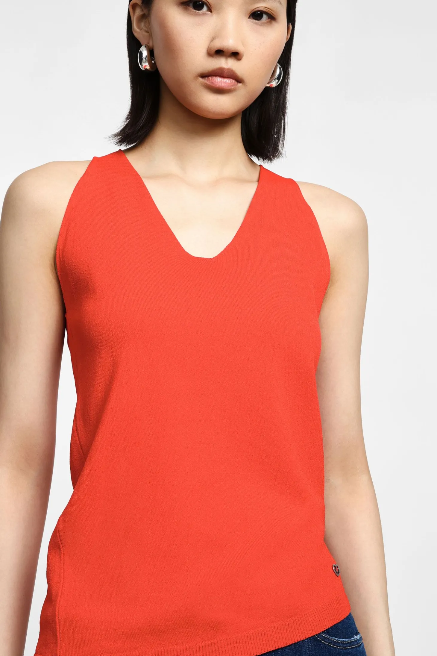 Top de punto sin mangas cuello v