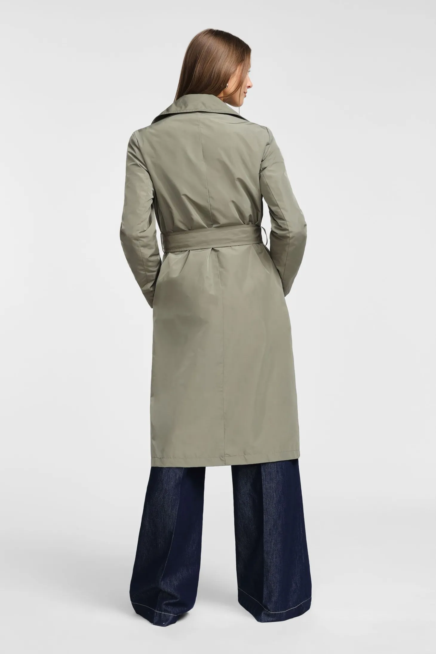 Trench con botones y cinturón
