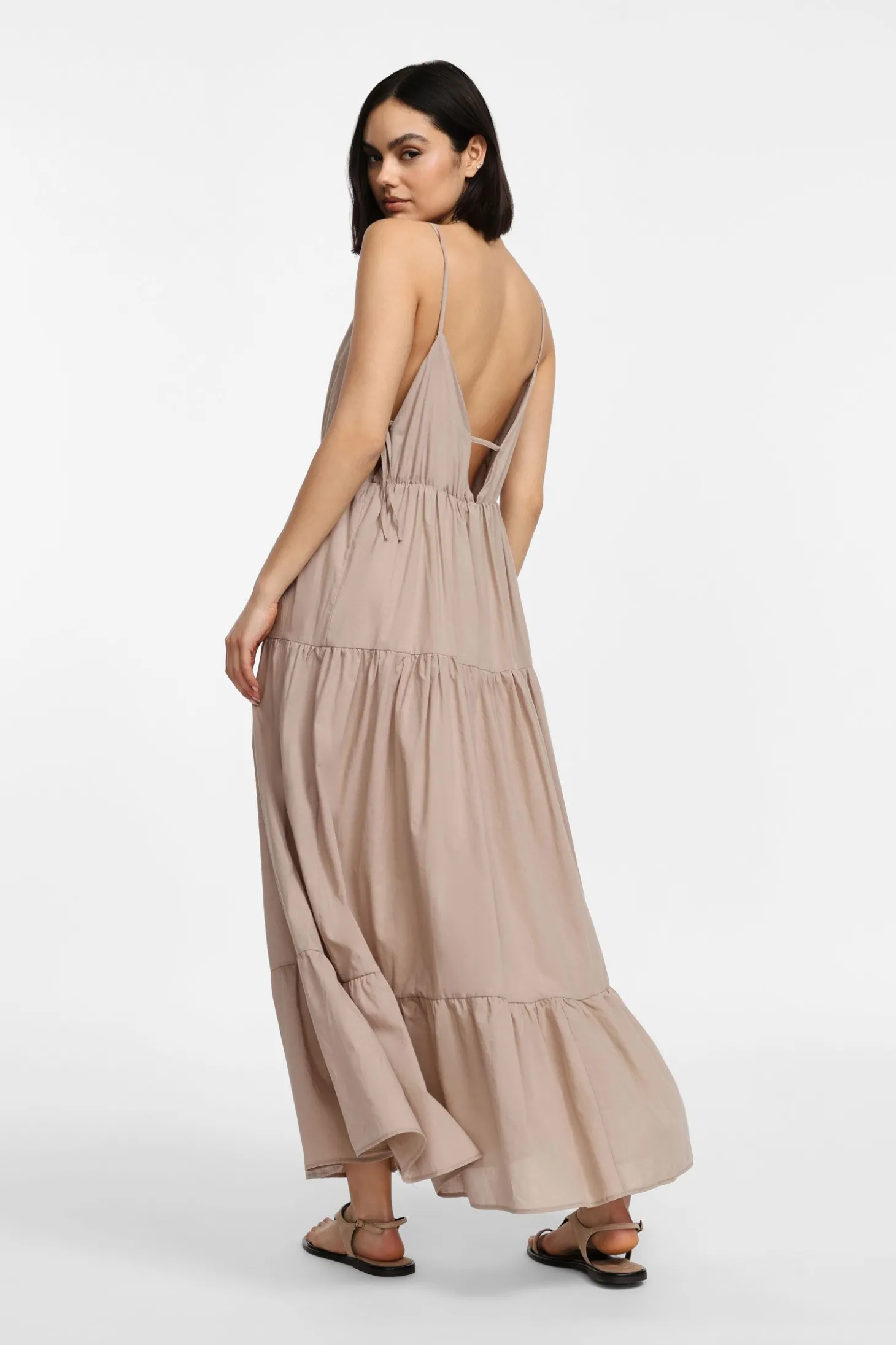 Vestido largo con tirantes finos