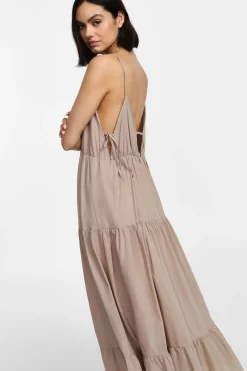 Vestido largo con tirantes finos