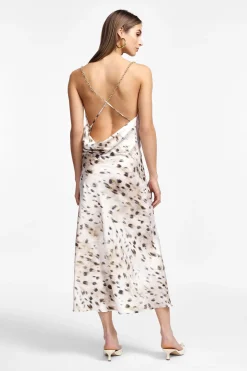 Vestido largo medio espalda descubierta