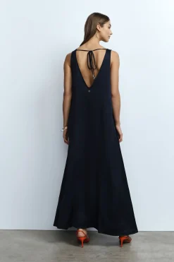 Vestido largo sin mangas escote v