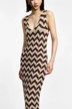 Vestido midi con bordado geométrico