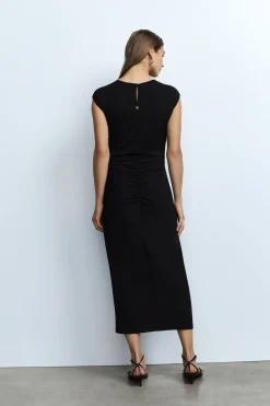 Vestido midi sencillo con cremallera